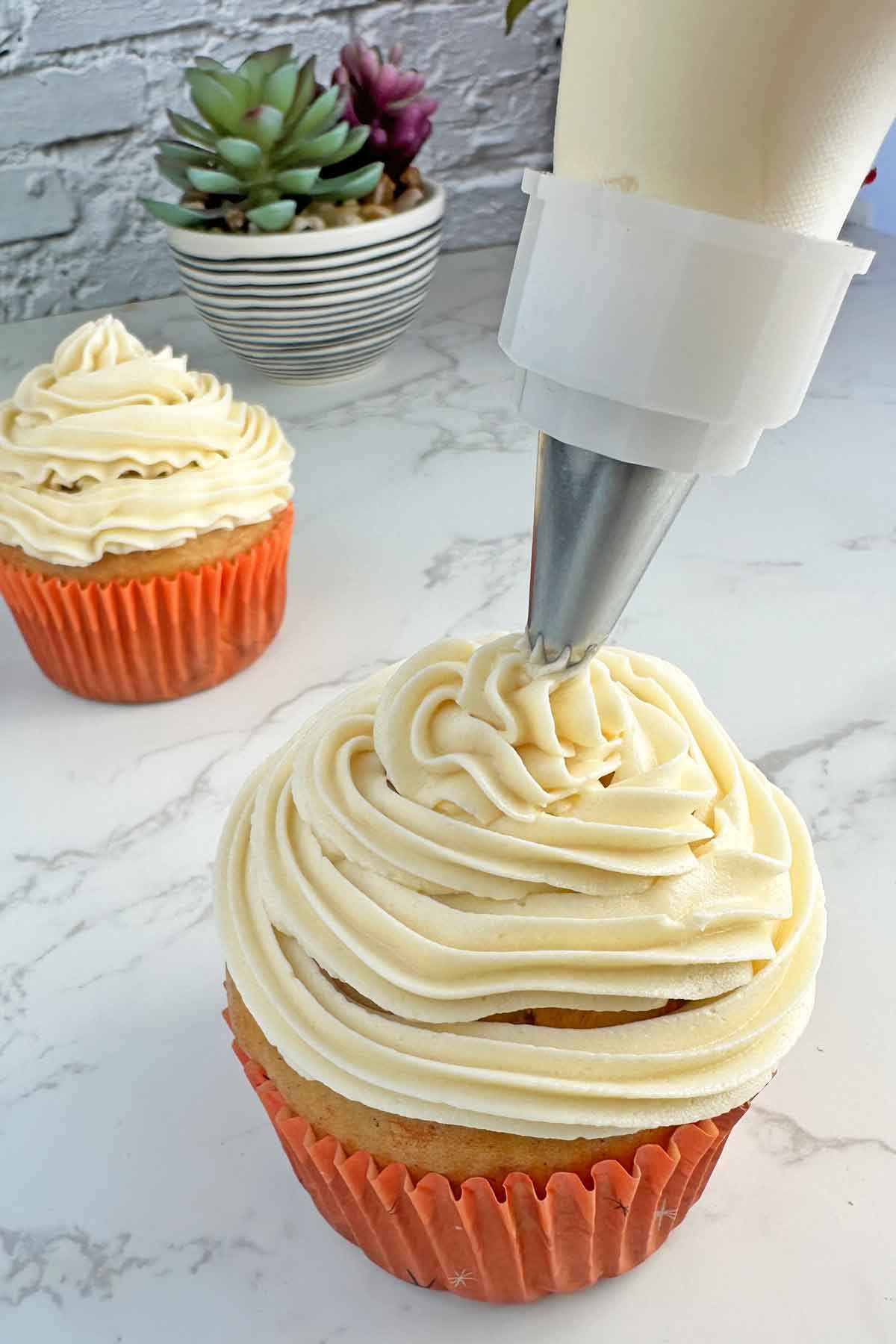 defrosted buttercream frosting for piping.